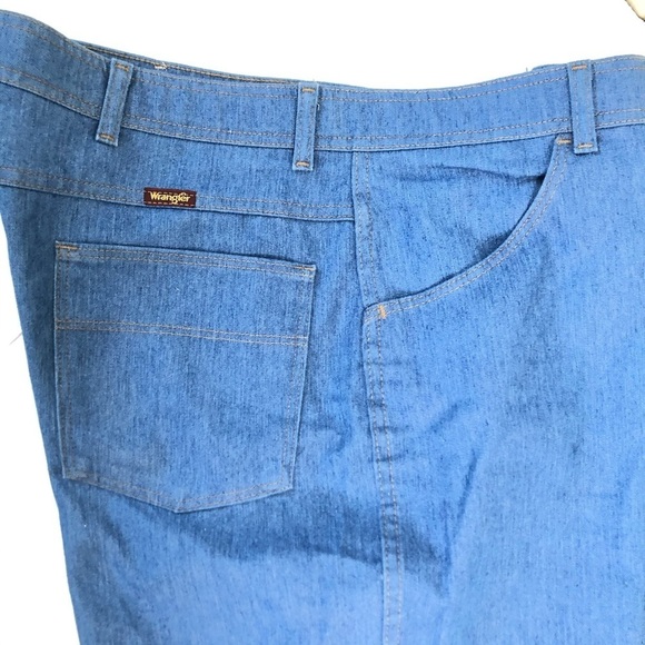 Wrangler Light Wash Jeans w/ spot on knee w/ hook closure Men's 44 x 30 - Picture 2 of 12